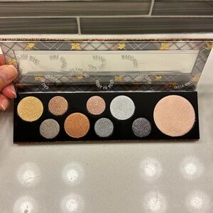 MAC Cosmetics-  Qween Supreme Eyeshadow & Highlighter Palette